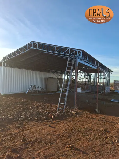 Warehouse stoor commercial using ORALS-supplied structural systems and materials
