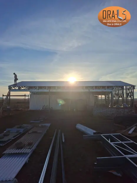 Warehouse stoor commercial using ORALS-supplied structural systems and materials