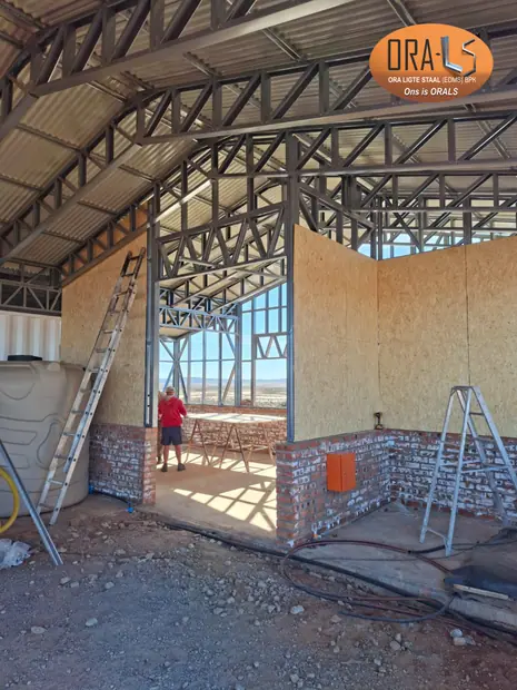 Warehouse stoor commercial using ORALS-supplied structural systems and materials