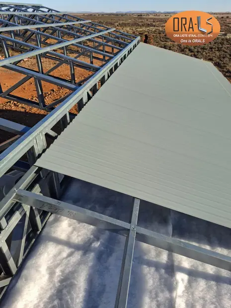 Warehouse stoor commercial using ORALS-supplied structural systems and materials