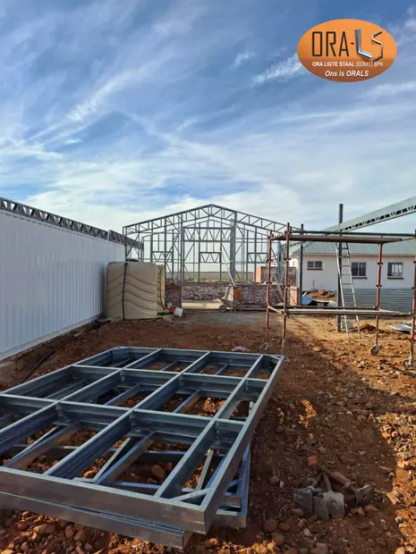Warehouse stoor commercial using ORALS-supplied structural systems and materials