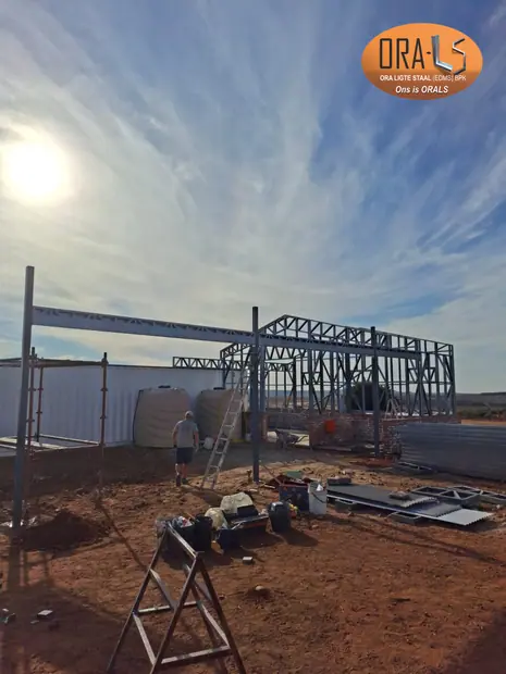 Warehouse stoor commercial using ORALS-supplied structural systems and materials