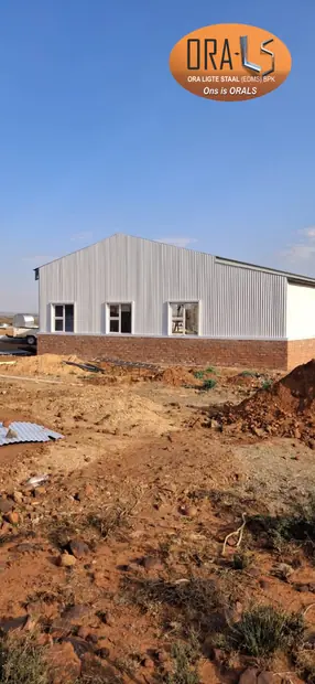 Warehouse stoor commercial using ORALS-supplied structural systems and materials