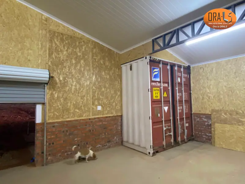 Warehouse stoor commercial complete using ORALS-supplied structural systems and materials