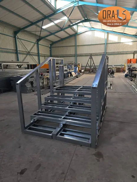 Custom stairs frame using ORALS-supplied structural systems and materials