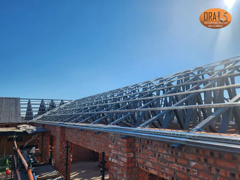 Commercial building roof using ORALS-supplied structural systems and materials