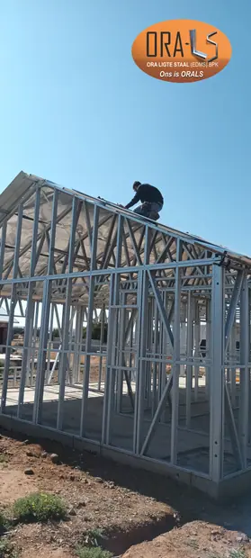 Residential house roof structure using ORALS-supplied structural systems and materials