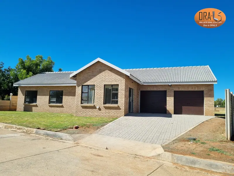Residential house roof using ORALS-supplied structural systems and materials