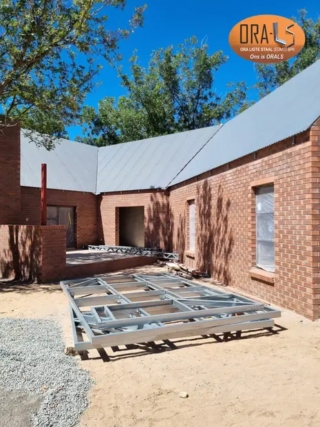 Residential house roof structure using ORALS-supplied structural systems and materials